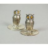 An Edwardian pair of novelty silver menu/place card holders in the form of owls,