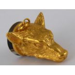 A fine antique gold and agate seal designed as a dog's head, approx 3cm, 22.