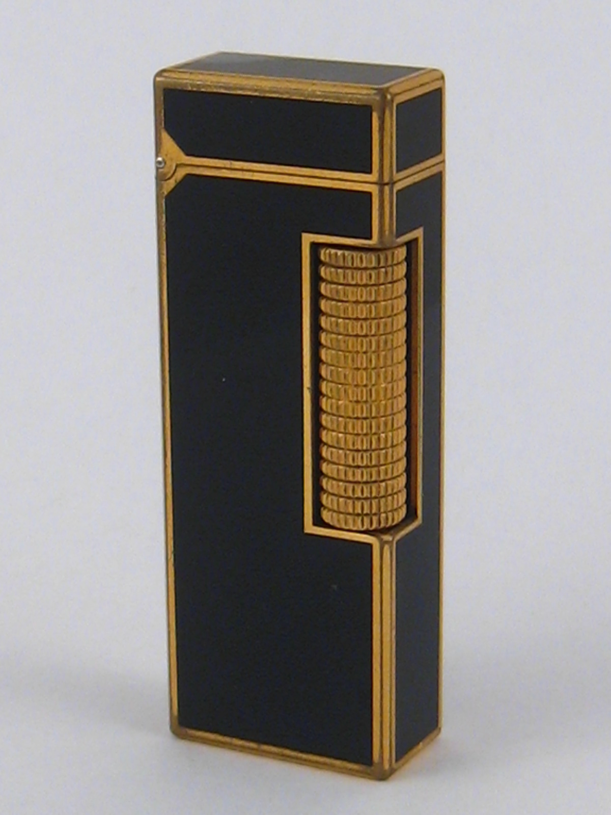 A Dunhill gold plate and lacquer cigarette lighter, approx 6.5cm high.