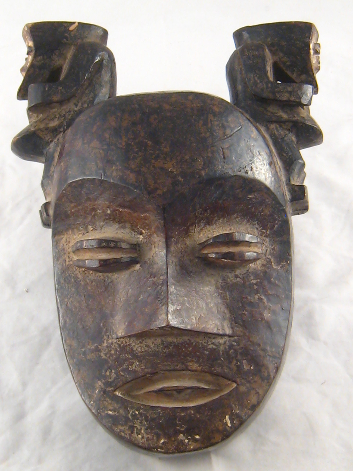 A Teke mask, Gabon. 25x35cm.