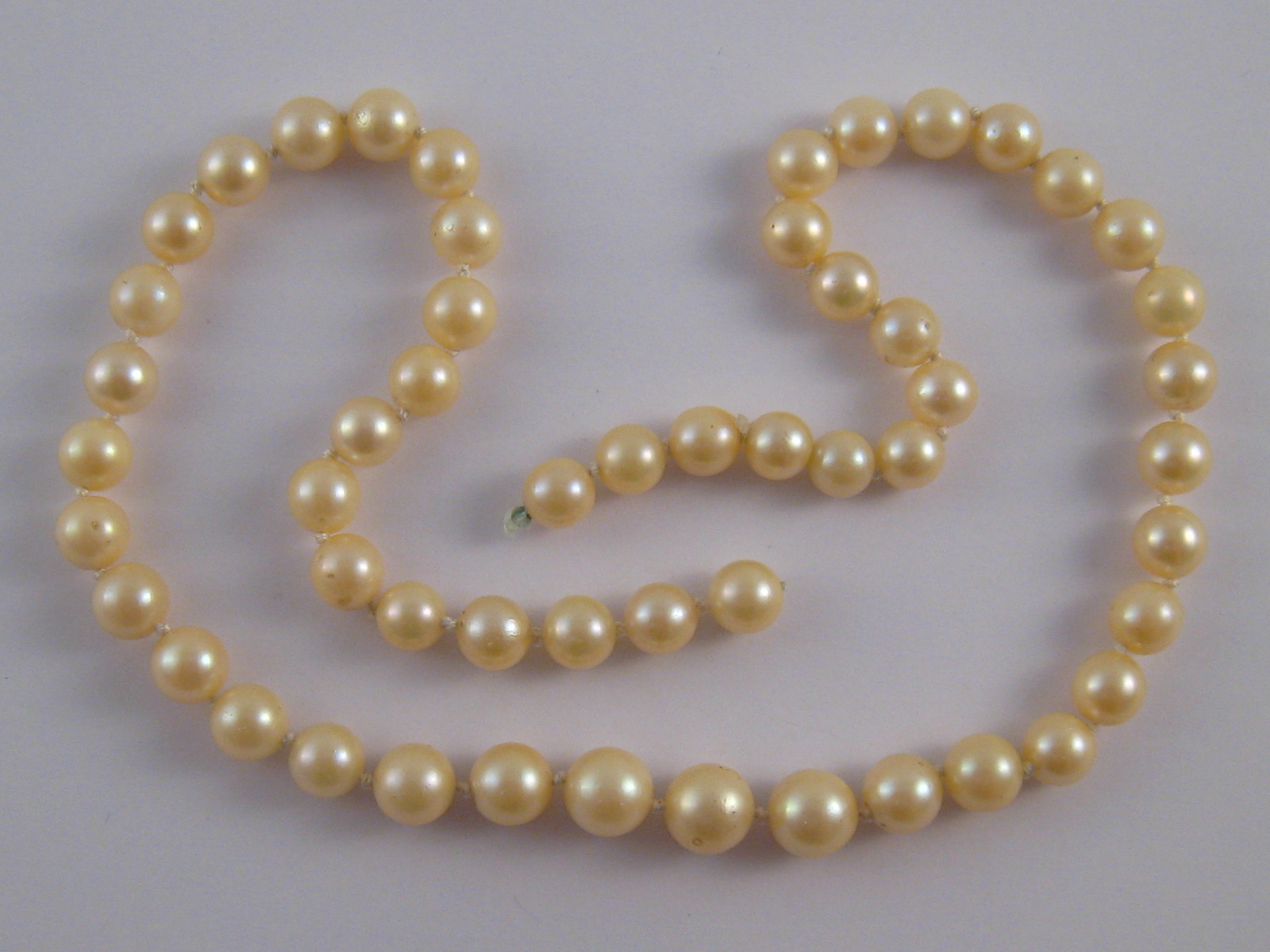 A cultured pearl necklace (lacking clasp), pearls approx 7.5 - 9.5mm diameter.