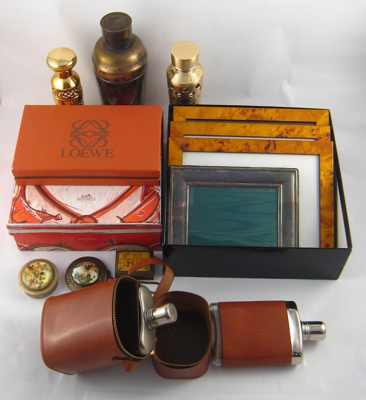 A mixed lot, comprising a pair of leather cased plated hip flasks in leather case,