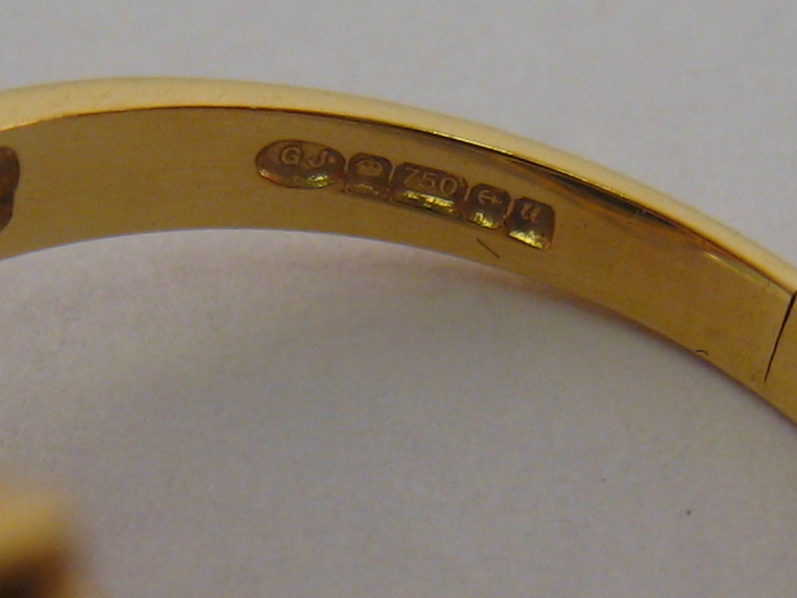 Two 18 carat gold gem set rings, both fully hallmarked, finger size M/N, 13. - Image 2 of 4