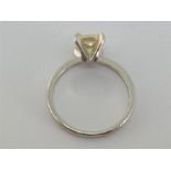 A single stone yellow diamond ring, the princess cut stone approx. 1.24 carat, 6,03 x 5,74 x 3,89mm,