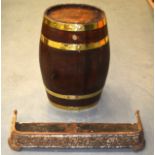 AN EARLY 20TH CENTURY OAK AND BRASS WATER BARREL together with a painted pierced fender. (2)