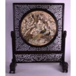 A FINE 19TH CENTURY CHINESE SILK AND HARDWOOD TABLE SCREEN ON STAND of lovely quality depicting