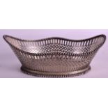 A SMALL 19TH CENTURY DUTCH SILVER BASKET with pierced body. 91 grams. 5Ins wide.