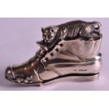 A NOVELTY 'CAT IN BOOT' SILVER VESTA. 2.25ins wide.