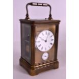 A GOOD 19TH CENTURY FRENCH REPEATING BRASS CARRIAGE CLOCK with subsidiary white enamel dial,