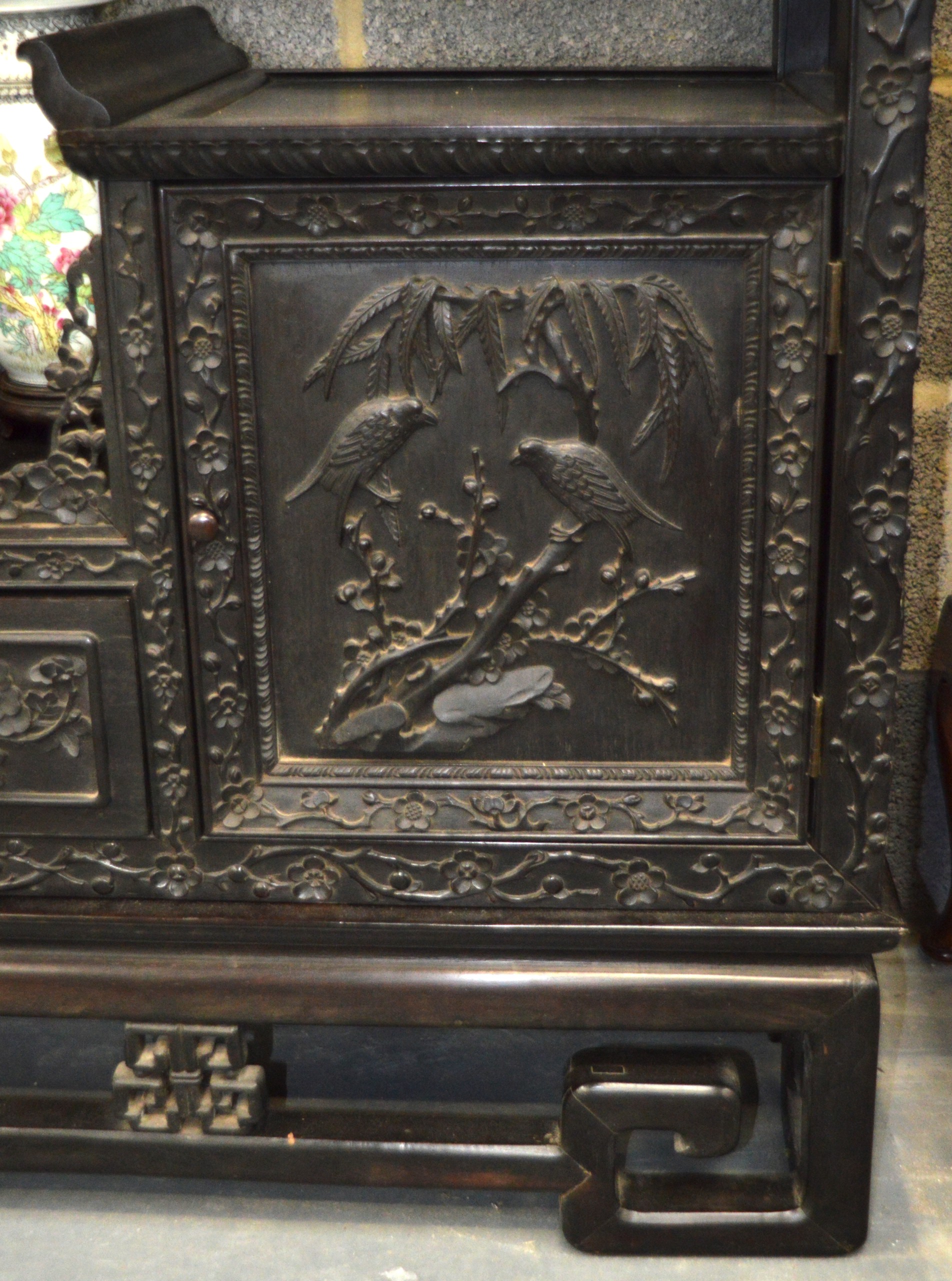 A FINE AND UNUSUAL 19TH CENTURY CHINESE HONGMU OPEN DISPLAY CABINET with inset marble back, - Image 3 of 4