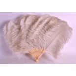 A 1930S FRENCH IVORY AND OSTRICH FEATHER FAN. 1Ft 2ins wide.