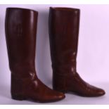 A PAIR OF GOOD QUALITY VINTAGE LEATHER RIDING BOOTS.