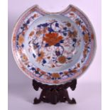 AN 18TH CENTURY CHINESE EXPORT SHAVING BOWL ON STAND Qianlong, painted in imari tones with flowers