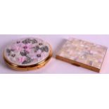 A VINTAGE LADIES BEADWORK COMPACT together with another similar. 3Ins diameter. (2)