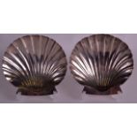 A RARE PAIR OF GEORGE III IRISH SILVER SHELLS of naturalistic form. 5.5ins wide.