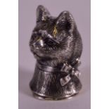 A NOVELTY SILVER CAT HEAD VESTA CASE. 1.25ins high.