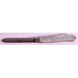AN EDWARDIAN SILVER AND MOTHER OF PEARL FRUIT KNIFE. 5Ins long.