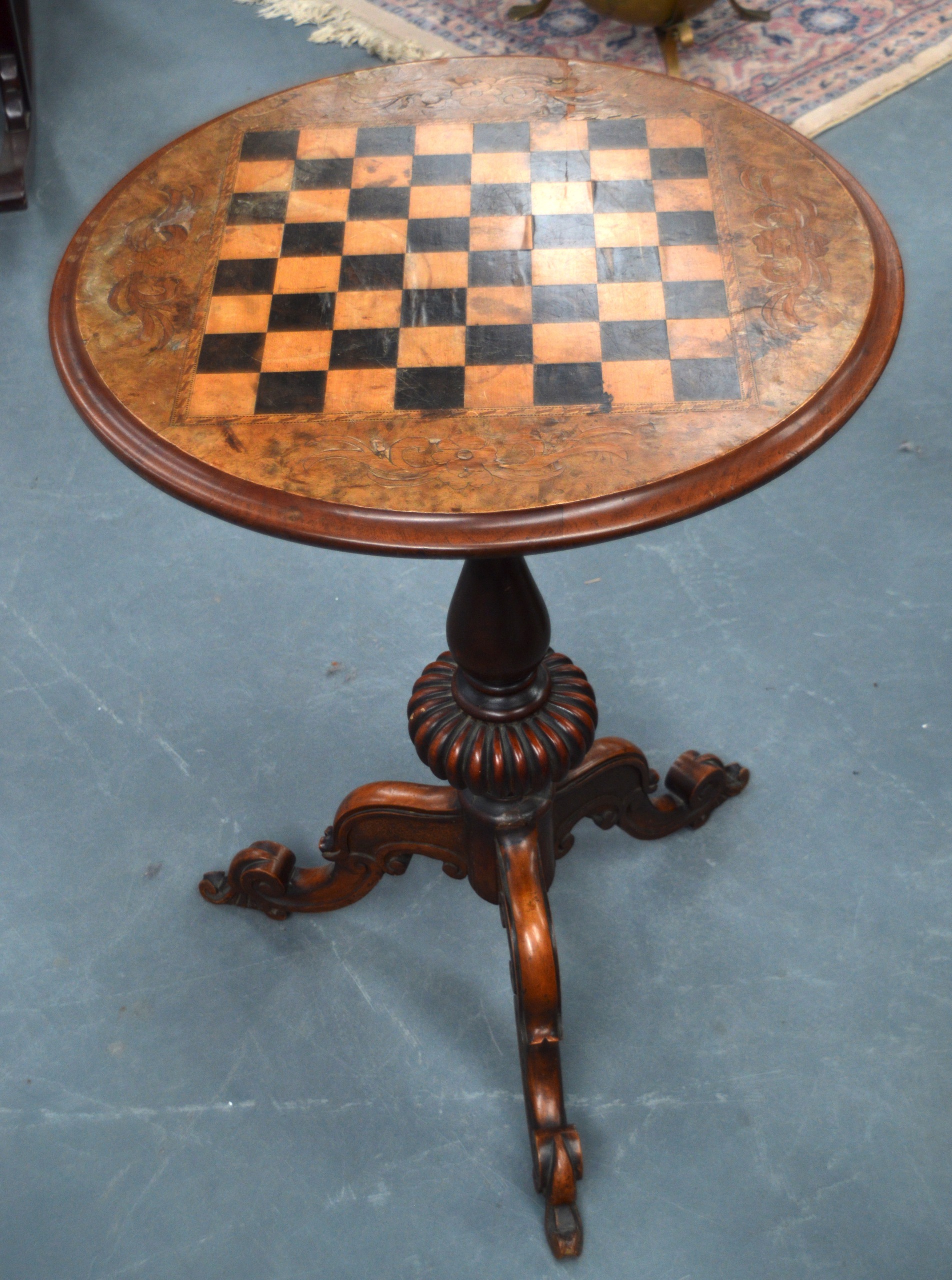 A VICTORIAN WALNUT CHESS TABLE with scrolling acanthus capped legs. 1Ft 10ins diameter.