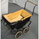 A VINTAGE CHILD OR DOLLS PRAM.