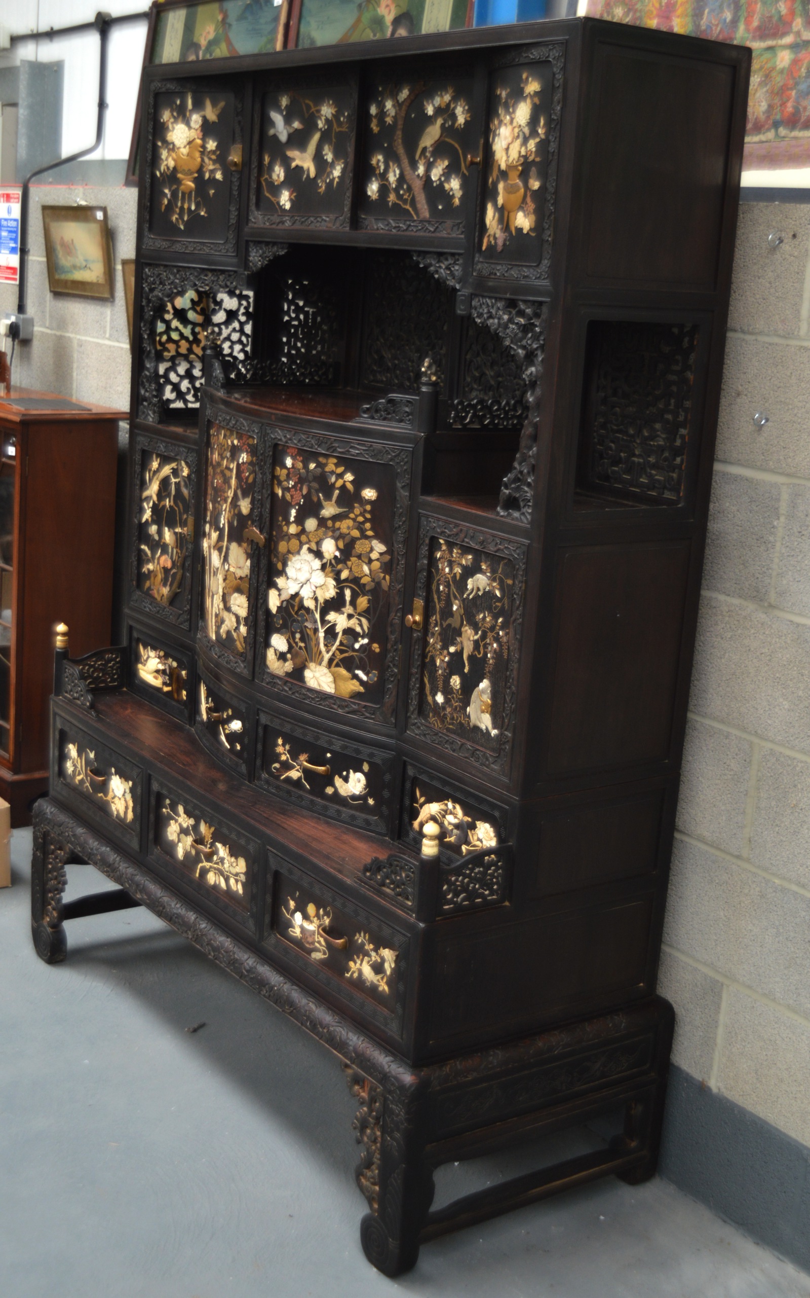 A SUPERB LATE 19TH CENTURY JAPANESE CARVED HARDWOOD SHIBAYAMA CABINET wonderfully executed with - Image 12 of 15