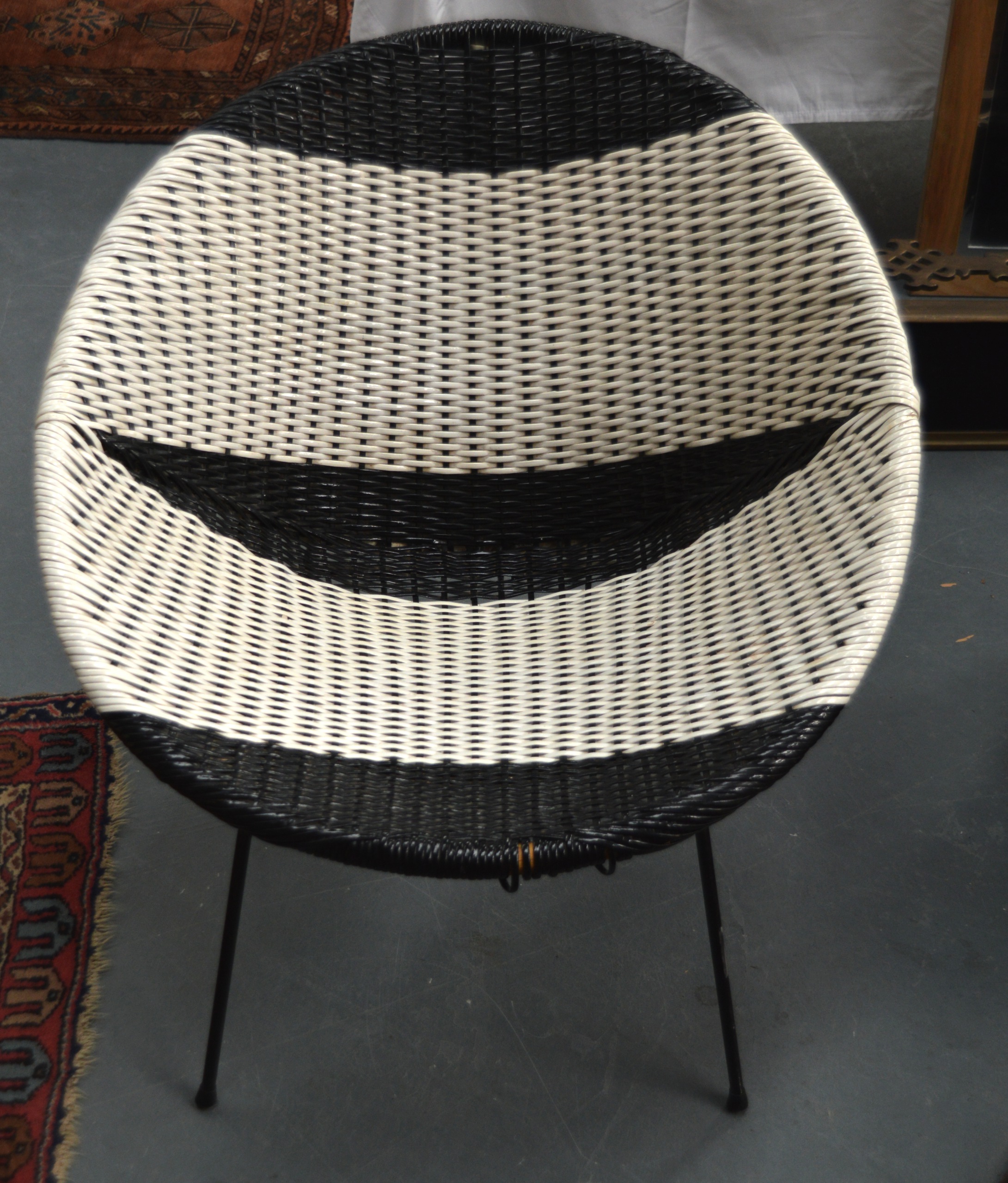 A 1970S BLACK AND WHITE CHAIR.