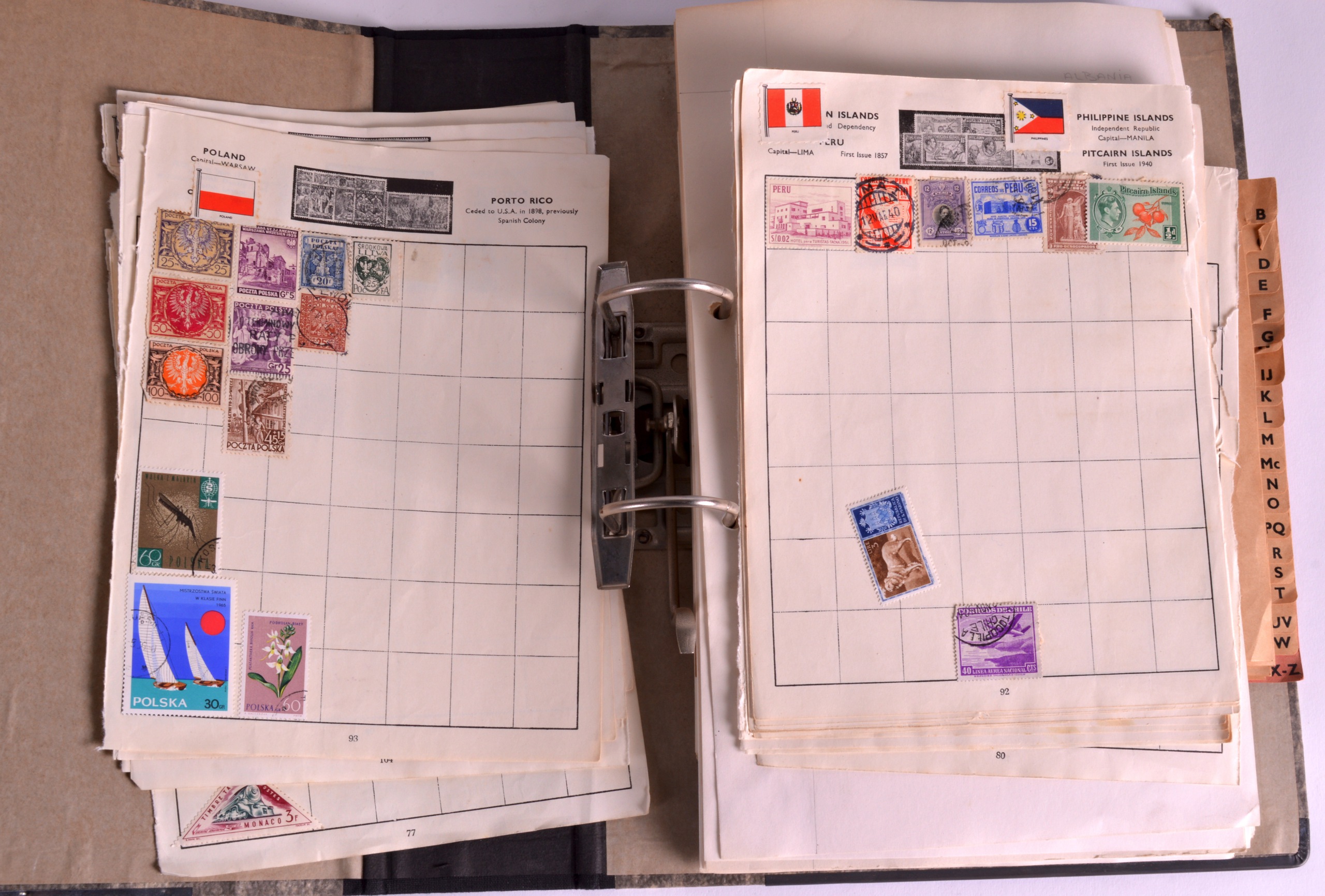 A COLLECTION OF STAMPS contained within 2 albums and also loose in boxes. (qty) - Image 4 of 7