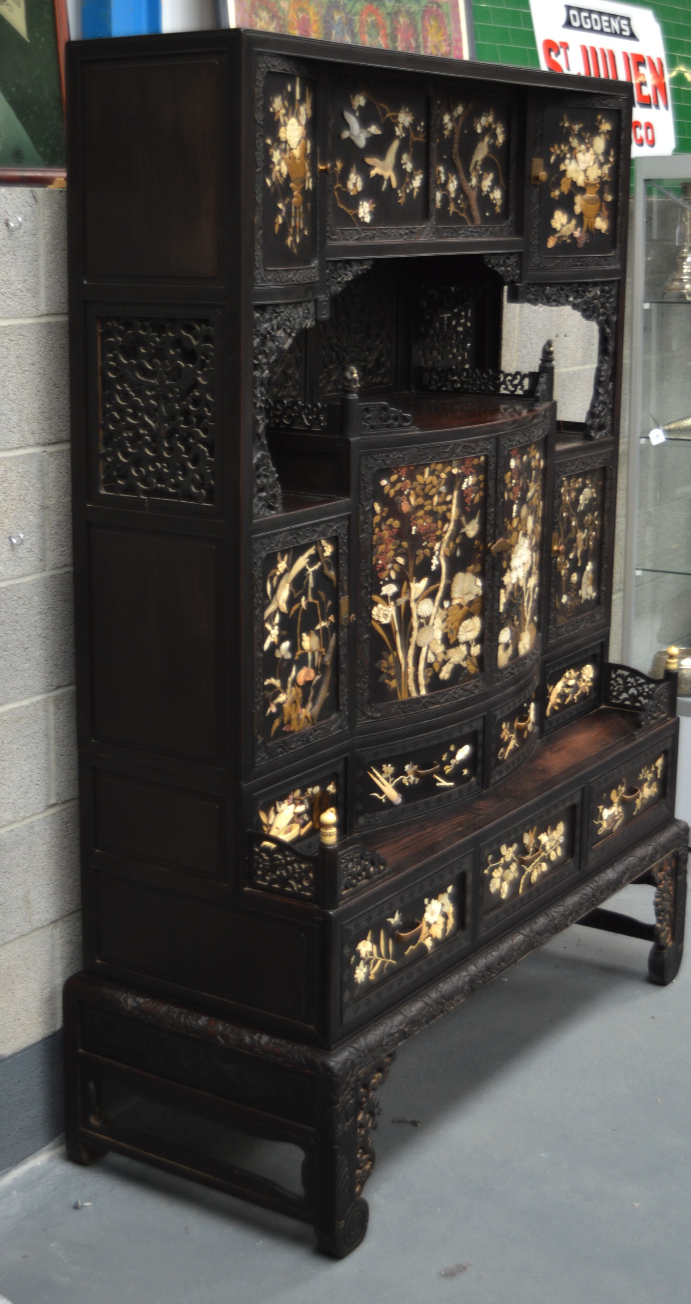 A SUPERB LATE 19TH CENTURY JAPANESE CARVED HARDWOOD SHIBAYAMA CABINET wonderfully executed with - Image 13 of 15