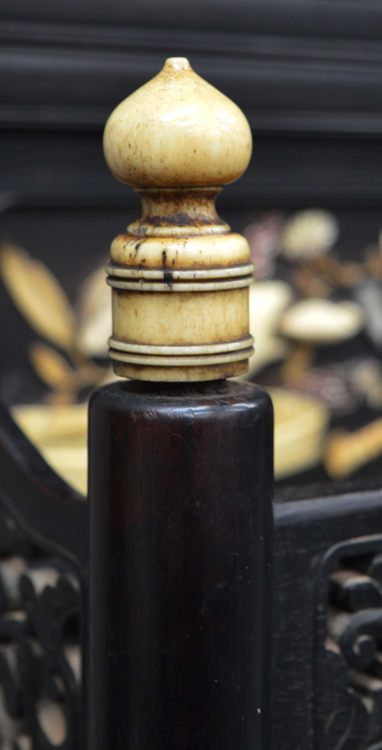 A SUPERB LATE 19TH CENTURY JAPANESE CARVED HARDWOOD SHIBAYAMA CABINET wonderfully executed with - Image 14 of 15