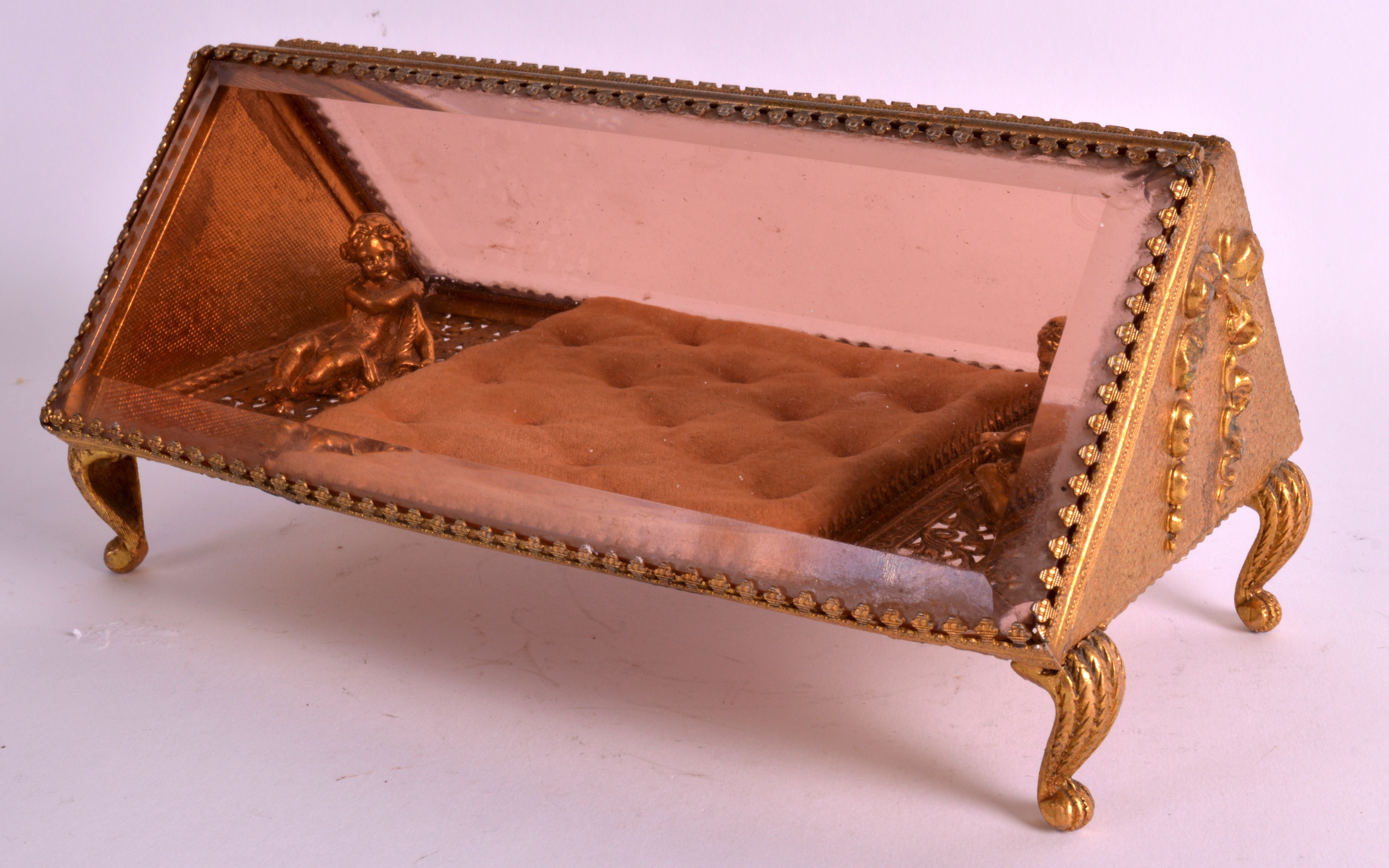 AN EARLY 20TH CENTURY FRENCH GILT METAL GLASS FRONTED JEWELLERY CASKET the pierced base surmounted