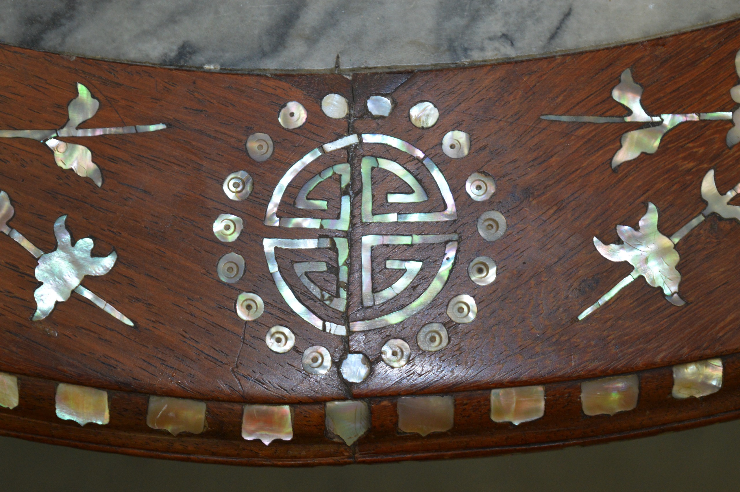 A GOOD LATE 19TH CENTURY CHINESE MOTHER OF PEARL MARBLE INSET BREAKFAST TABLE with carved floral - Image 2 of 3