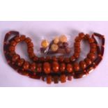 A LOVELY AND HEAVY EARLY 20TH CENTURY CARVED NATURAL AMBER NECKLACE together with an amber and agate