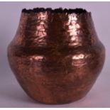 AN UNUSUAL ARTS AND CRAFTS STYLE COPPER VASE by Robert Mantel. 5.25ins high.