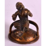 AN EARLY 20TH CENTURY COLD PAINTED SPELTER FIGURE depicting a monkey. 2.5ins wide.