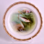 AN USUAL EARLY 20TH CENTURY ROYAL WORCESTER PLATE painted with Roach and other fish by Harry Davis