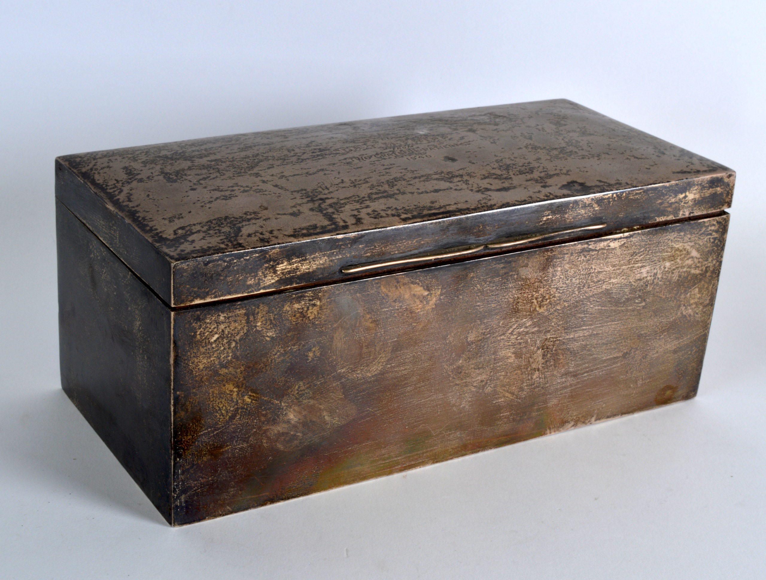 A LARGE ENGLISH SILVER CIGAR BOX engraved to Dr T Fripp. London 1899. 9.5ins wide.