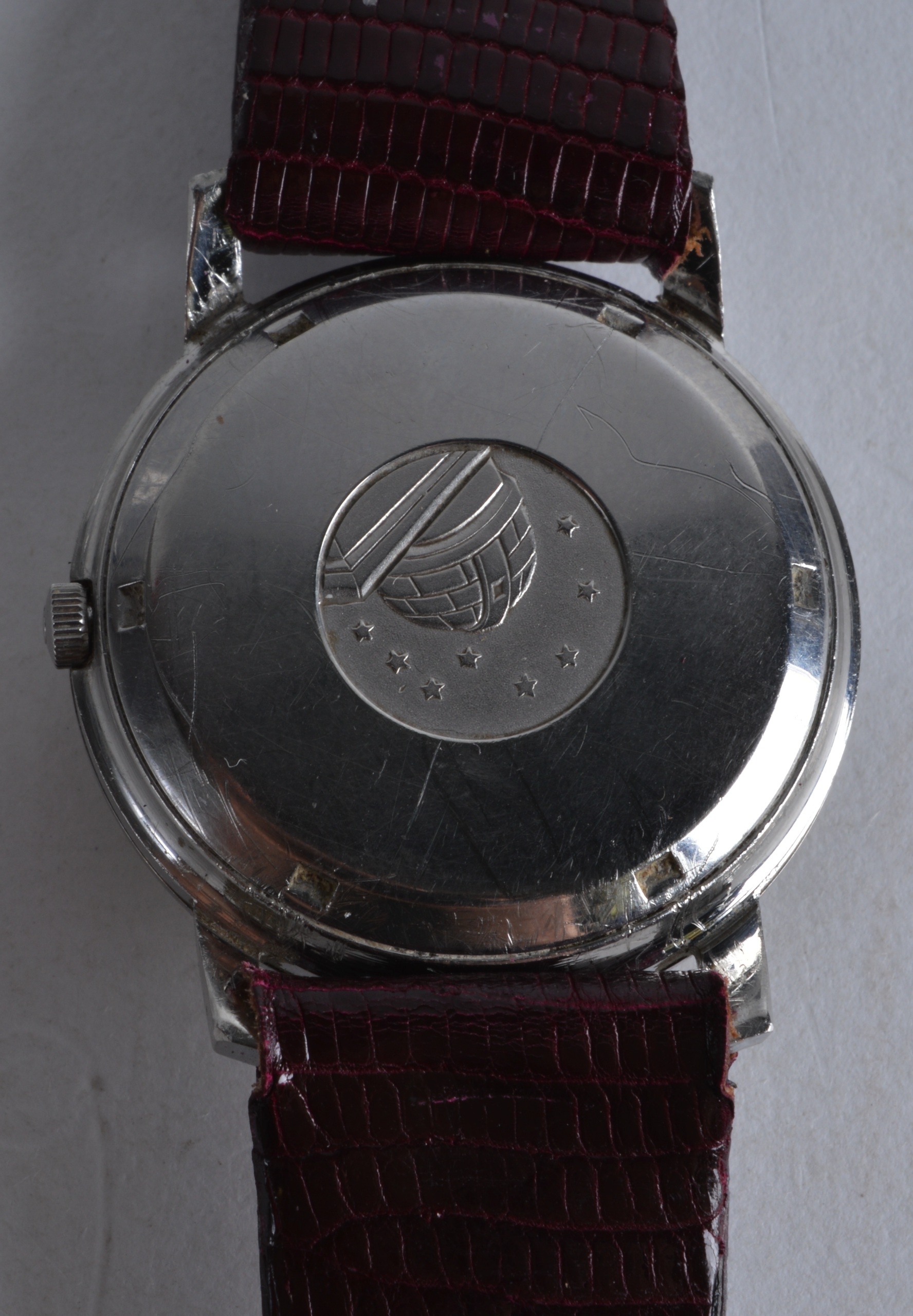 A 1970S OMEGA AUTOMATIC CHRONOMETER CONSTELLATION WRISTWATCH with red leather strap. 1.25ins - Image 2 of 2