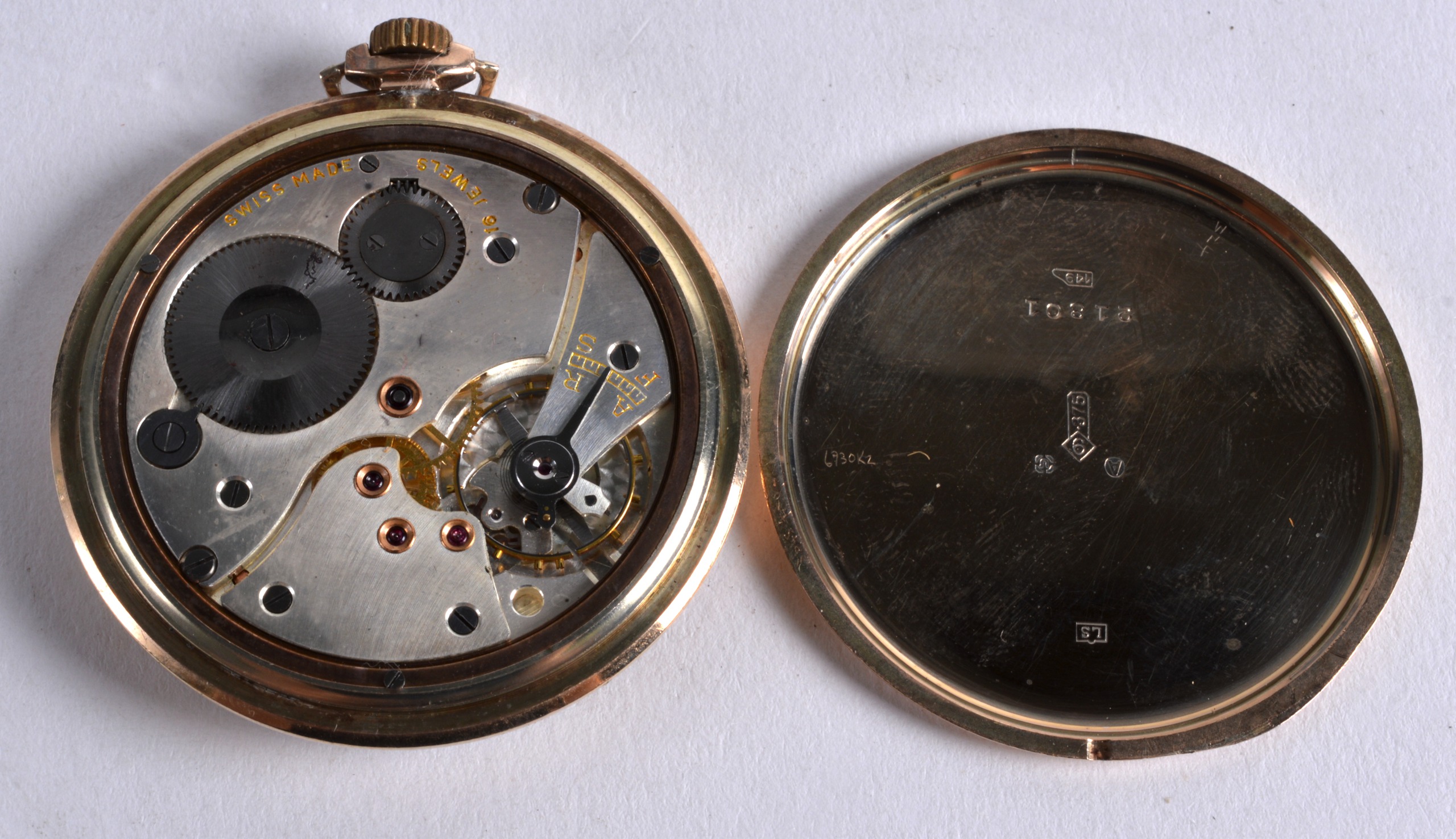 A VINTAGE 9CT YELLOW GOLD BRAVINGTONS POCKET WATCH. 1.75ins diameter. - Image 2 of 2