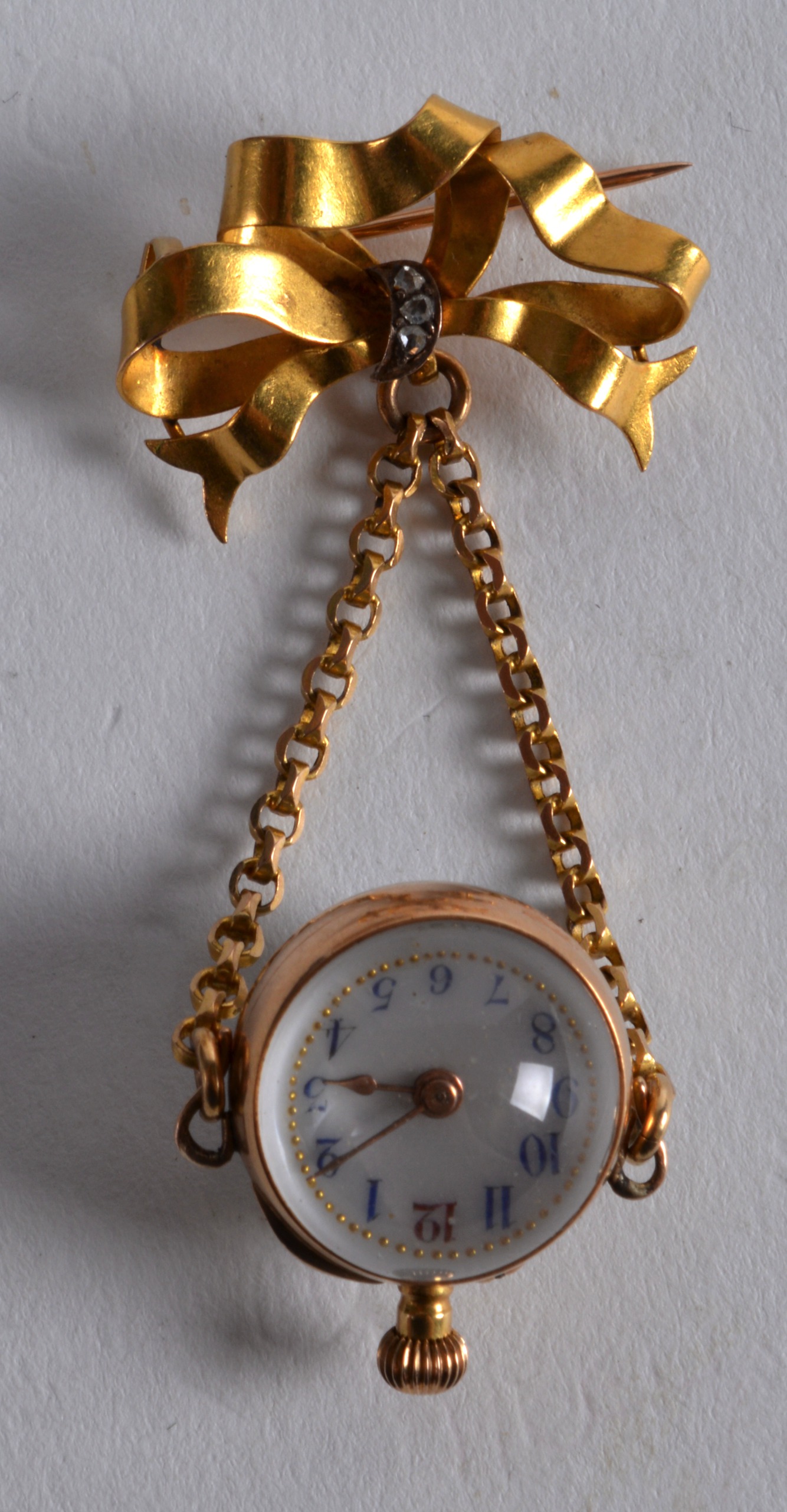 AN UNUSUAL YELLOW GOLD AND ESSEX CRYSTAL LADIES FOB WATCH.