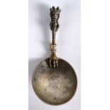 AN EARLY 19TH CENTURY CONTINENTAL SILVER CADDY SPOON with unusual lion and paw foot mounts. 3.5ins