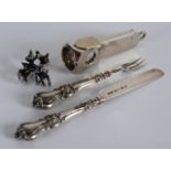 A MINIATURE VICTORIAN SILVER KNIFE AND FORK SET together with a vintage white metal brooch & cheroot