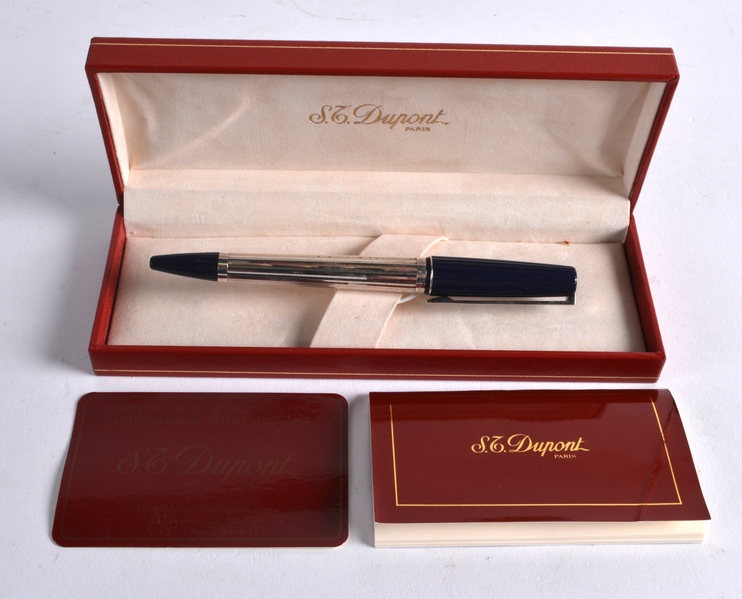 A VINTAGE SILVER GENTLEMANS DUPONT OF PARIS BOXED PEN.