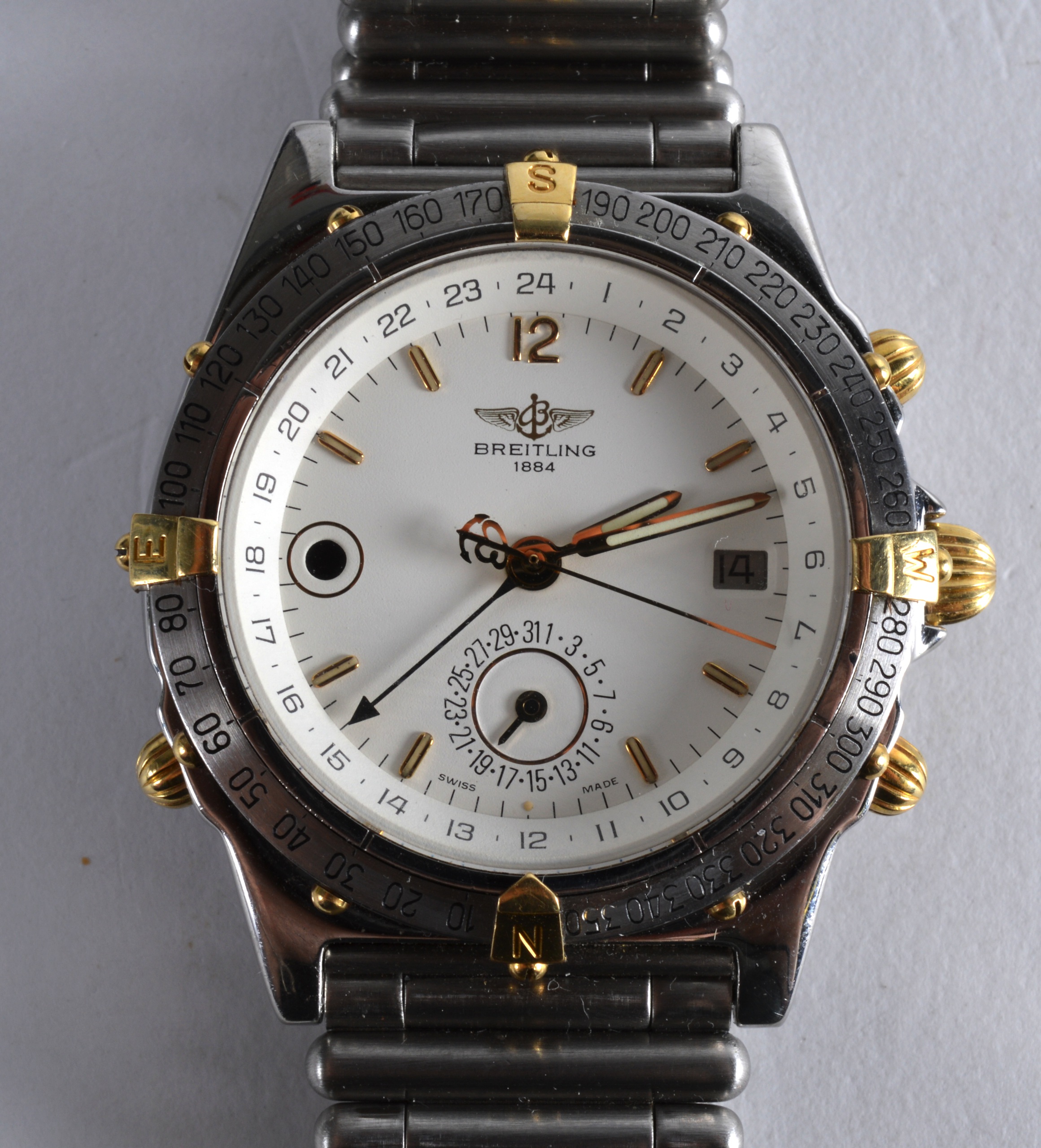 A GOOD BREITLING STAINLESS STEEL AND YELLOW GOLD GENTLEMANS WRISTWATCH. No B15047. 1.5ins diameter.