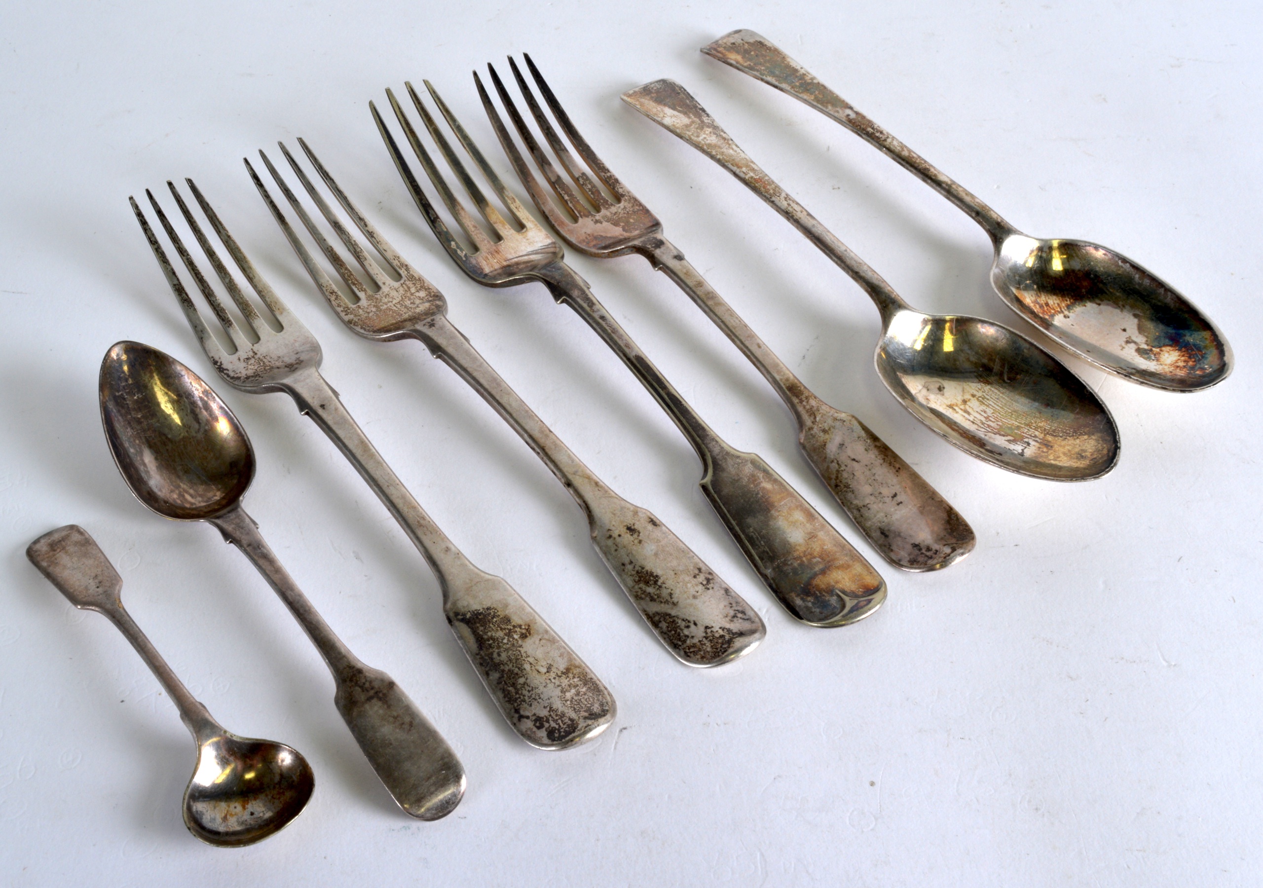 A SMALL COLLECTION OF 18TH/19TH CENTURY ENGLISH FLATWARE. 440 grams. (8)