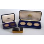 A LATE 19TH CENTURY FRENCH AGATE AND GILT METAL PILL BOX together with a boxed silver coin & another