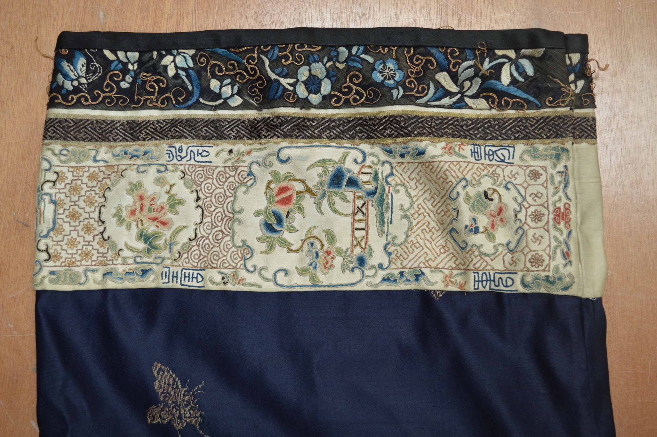 AN UNUSUAL 19TH CENTURY CHINESE BLUE SILKWORK ROBE decorated with insects and landscapes, the - Image 6 of 8