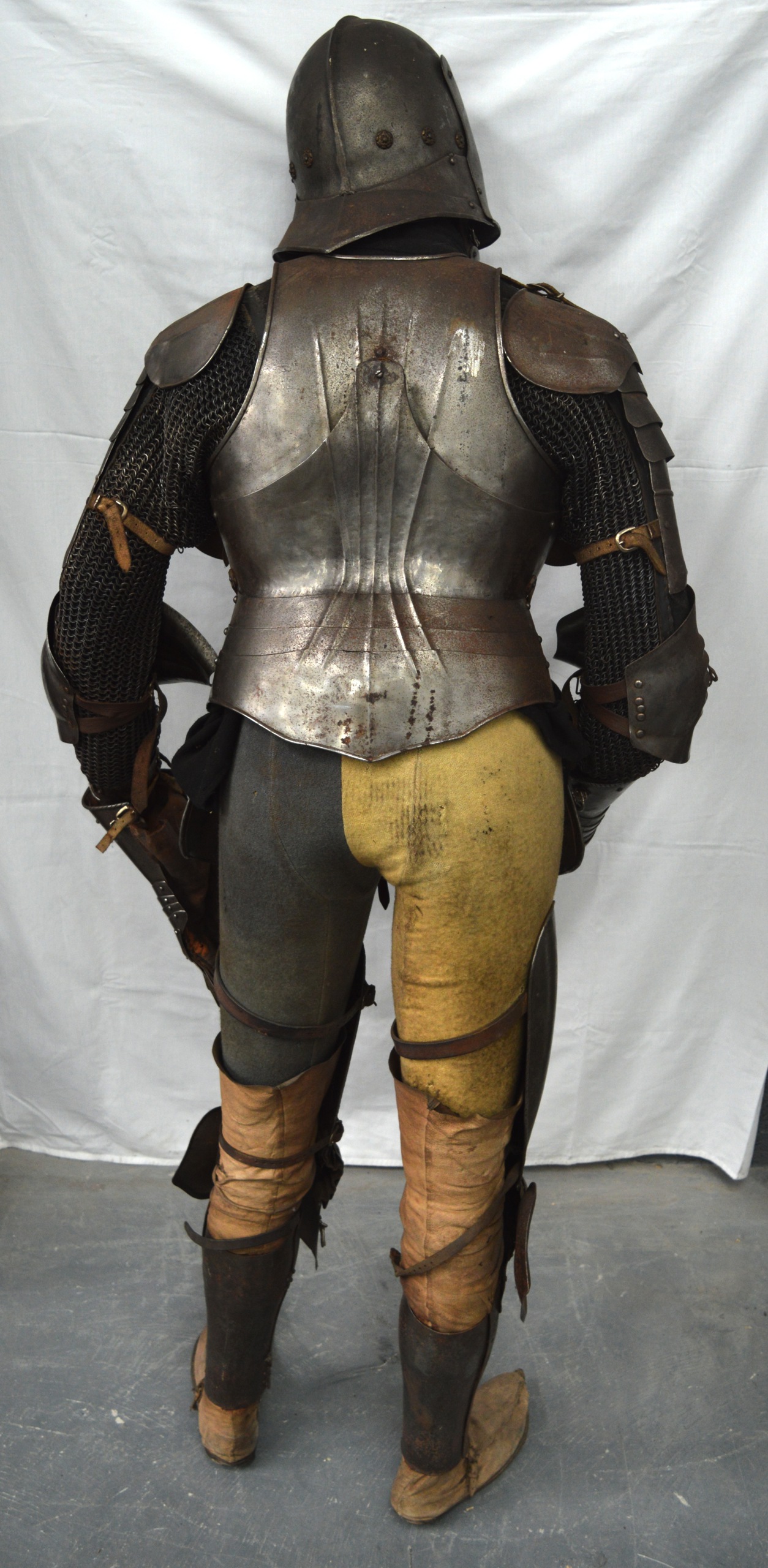 A LOVELY LATE VICTORIAN SUIT OF ARMOUR contained upon a good quality mannequin. 5Ft 10ins high. - Image 6 of 6