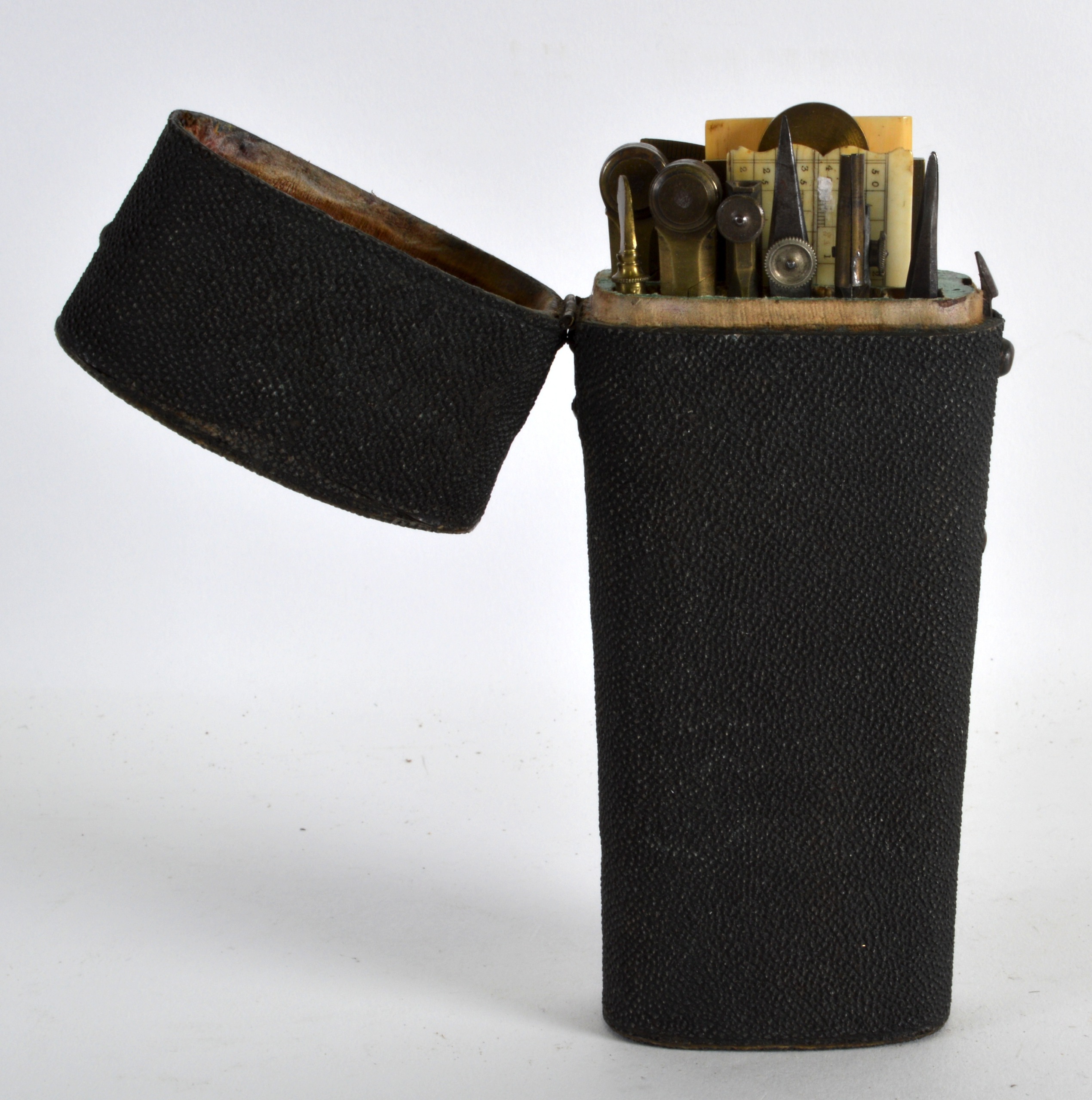 A GOOD 18TH/19TH CENTURY SHAGREEN CASED ETUI inset with brass drawing instruments and ivory rules