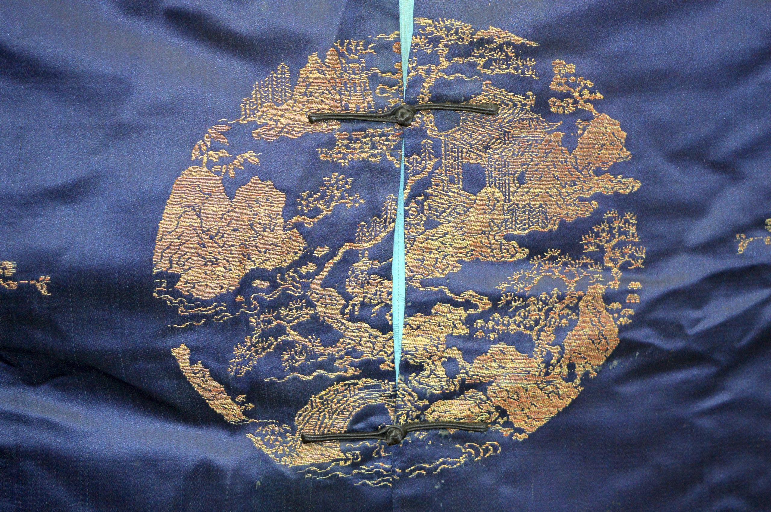 AN UNUSUAL 19TH CENTURY CHINESE BLUE SILKWORK ROBE decorated with insects and landscapes, the - Image 2 of 8