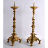 A PAIR OF 17TH CENTURY SPANISH OR DUTCH BRONZE PRICKET CANDLESTICKS with circular dish top and