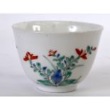 A GOOD 18TH CENTURY JAPANESE EDO PERIOD KAKIEMON TEABOWL, painted with stylised floral sprays.